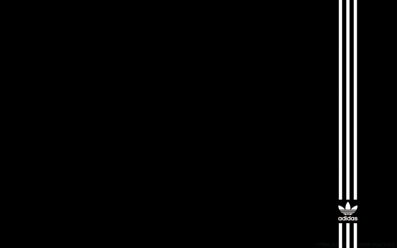 Черное пламя на белом фоне с семью вертикальными полосами