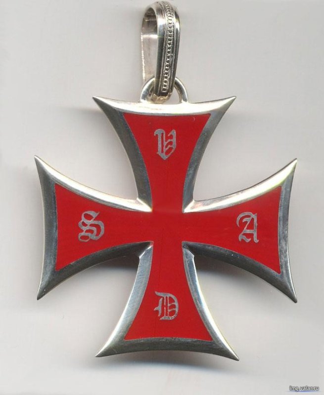 Белый мальтийский крест на красном фоне