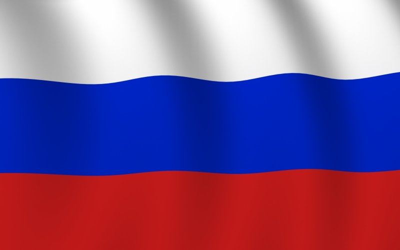 Дракон на фоне российского флага