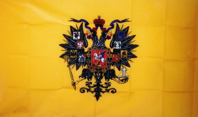 Флаг россии с орлом на желтом фоне