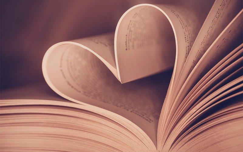 Фон книга и сердце
