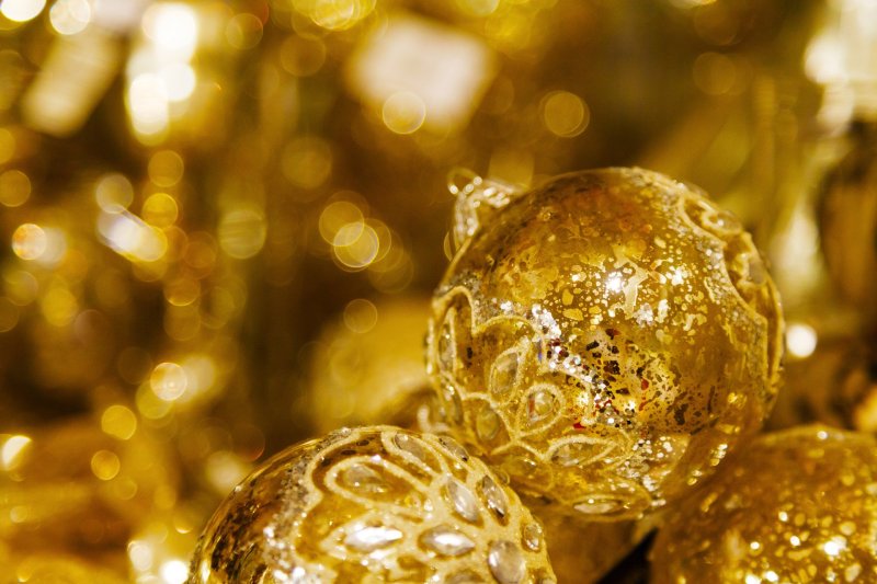 Фон новогодний золотые шары
