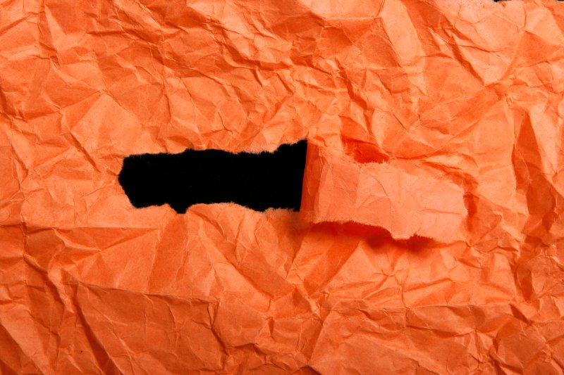 Фон оранжевая мятая бумага