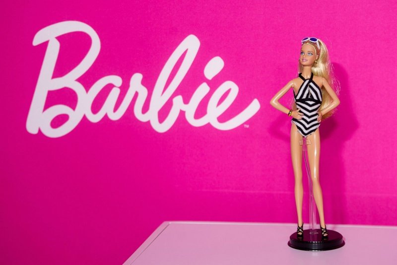 Фон с надписью barbie