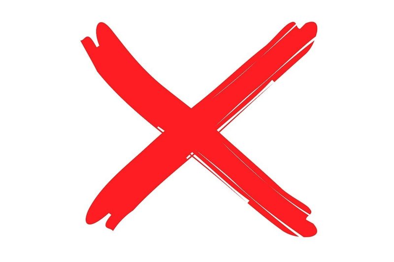 Красный диагональный крест на белом фоне