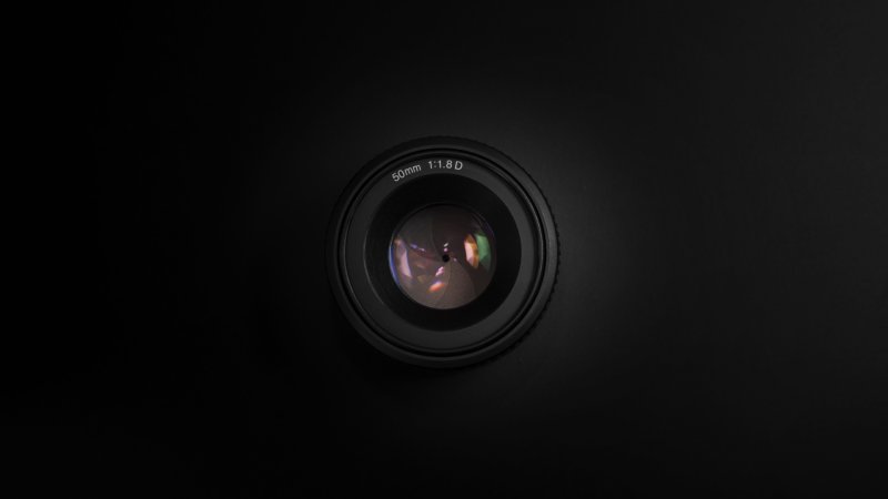 Логотип камеры на черном фоне