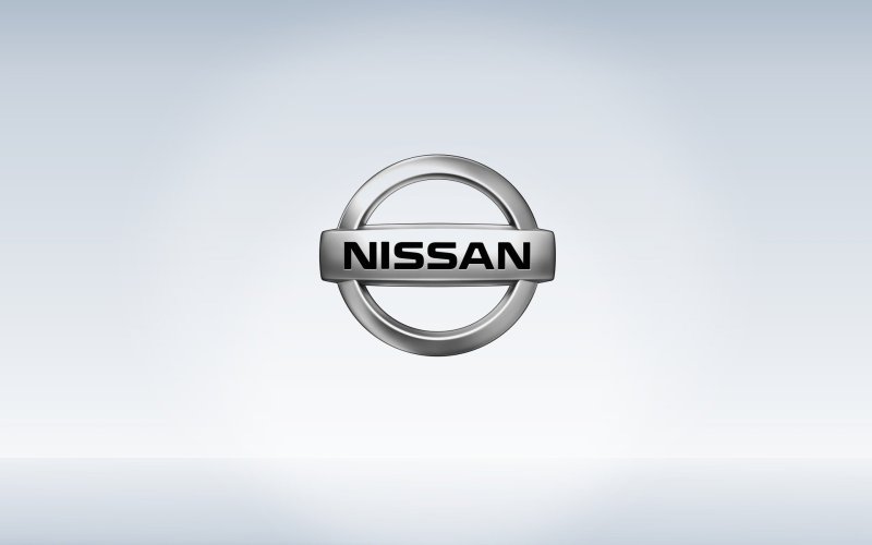 Логотип ниссан на белом фоне