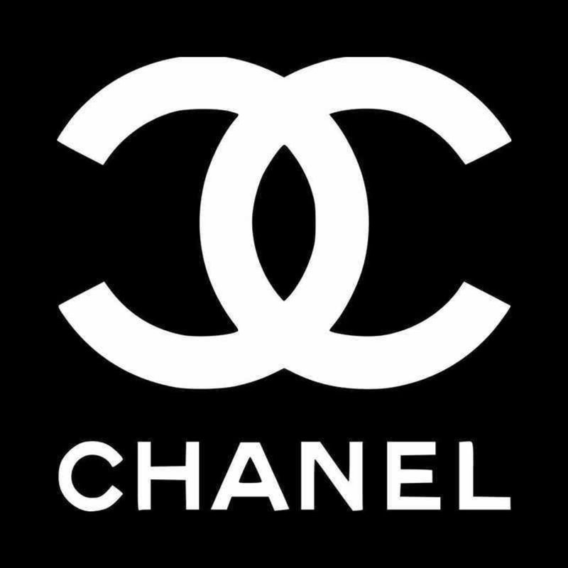 Логотип шанель на белом фоне