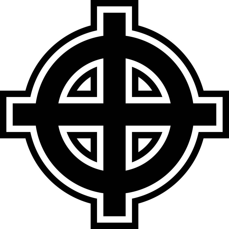 Питбуль на фоне кельтского креста