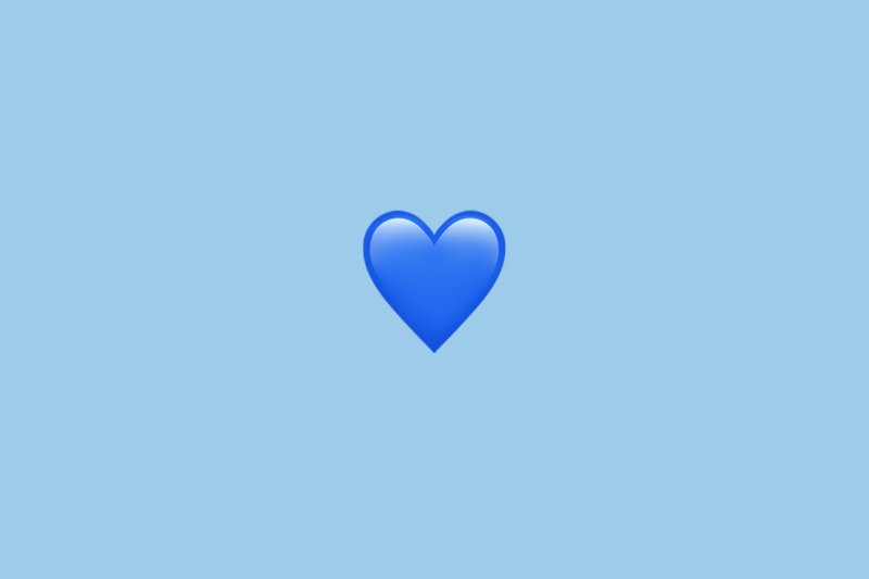 Синие сердечки на белом фоне