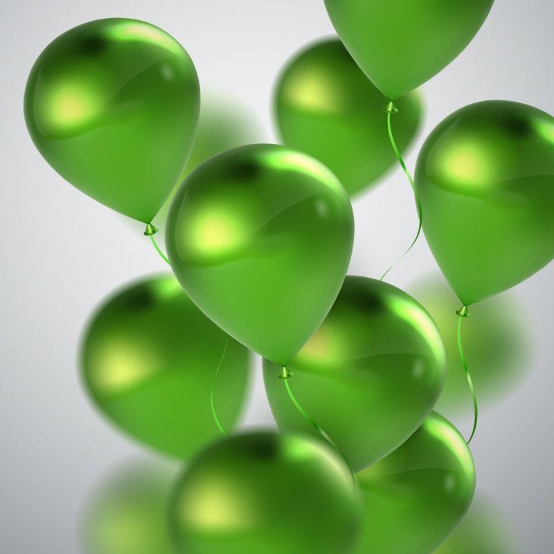 Воздушные шары на зеленом фоне