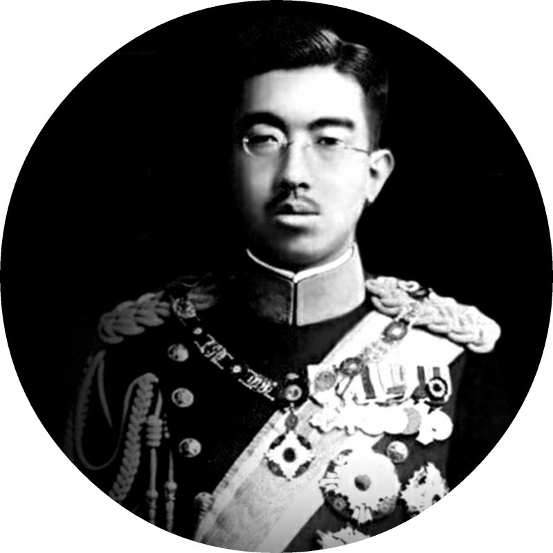 Японский император во второй мировой на фоне флага