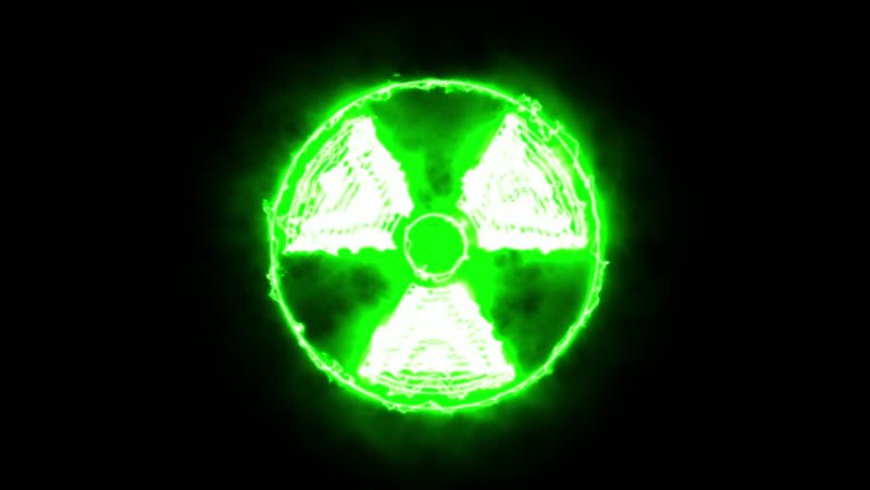 Зеленый знак радиации на черном фоне